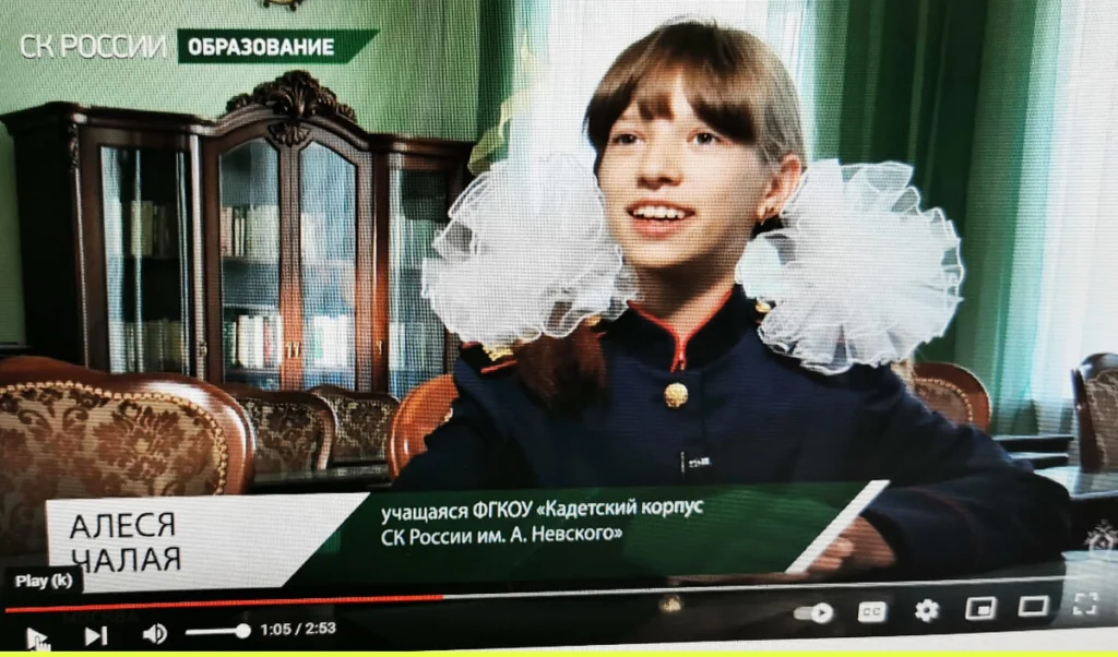 Школьница из&nbsp;Луганской области перед началом учебного года