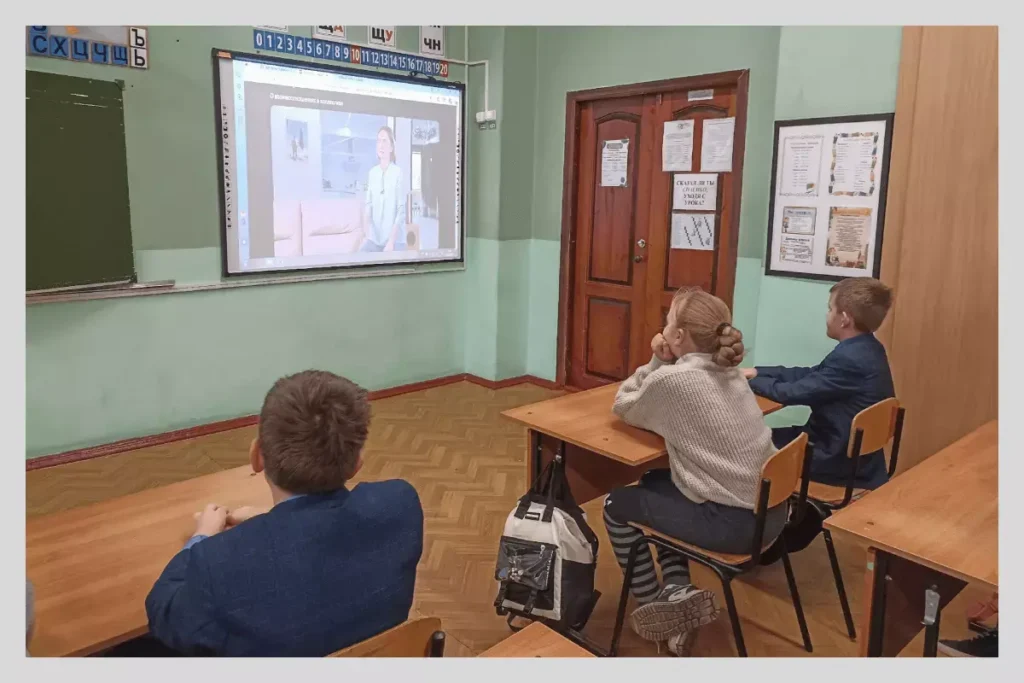 Ученики на&nbsp;уроке «Разговоры о&nbsp;важном» в&nbsp;школе №&nbsp;29, Брянск. Фото: официальная страница школы №&nbsp;29&nbsp;ВКонтакте.