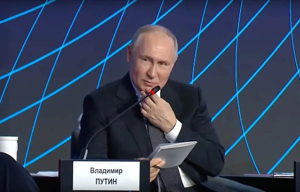 Владимир Путин на&nbsp;форуме «Сильные идеи для нового времени» в&nbsp;Москве 20&nbsp;февраля 2024&nbsp;года. Источник: скриншот видео с&nbsp;Youtube-канала «Комсомольская правда».