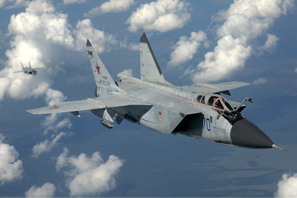 МИГ-31, носитель ракет "Кинжал"