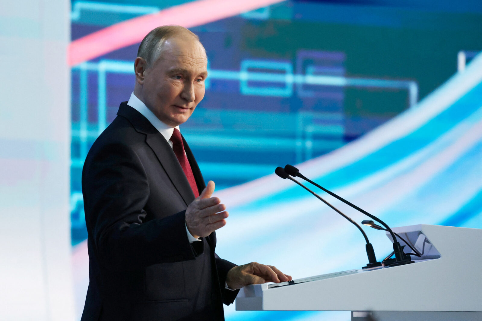 Владимир Путин на&nbsp;форуме «Российская энергетическая неделя» в&nbsp;Москве<br />
