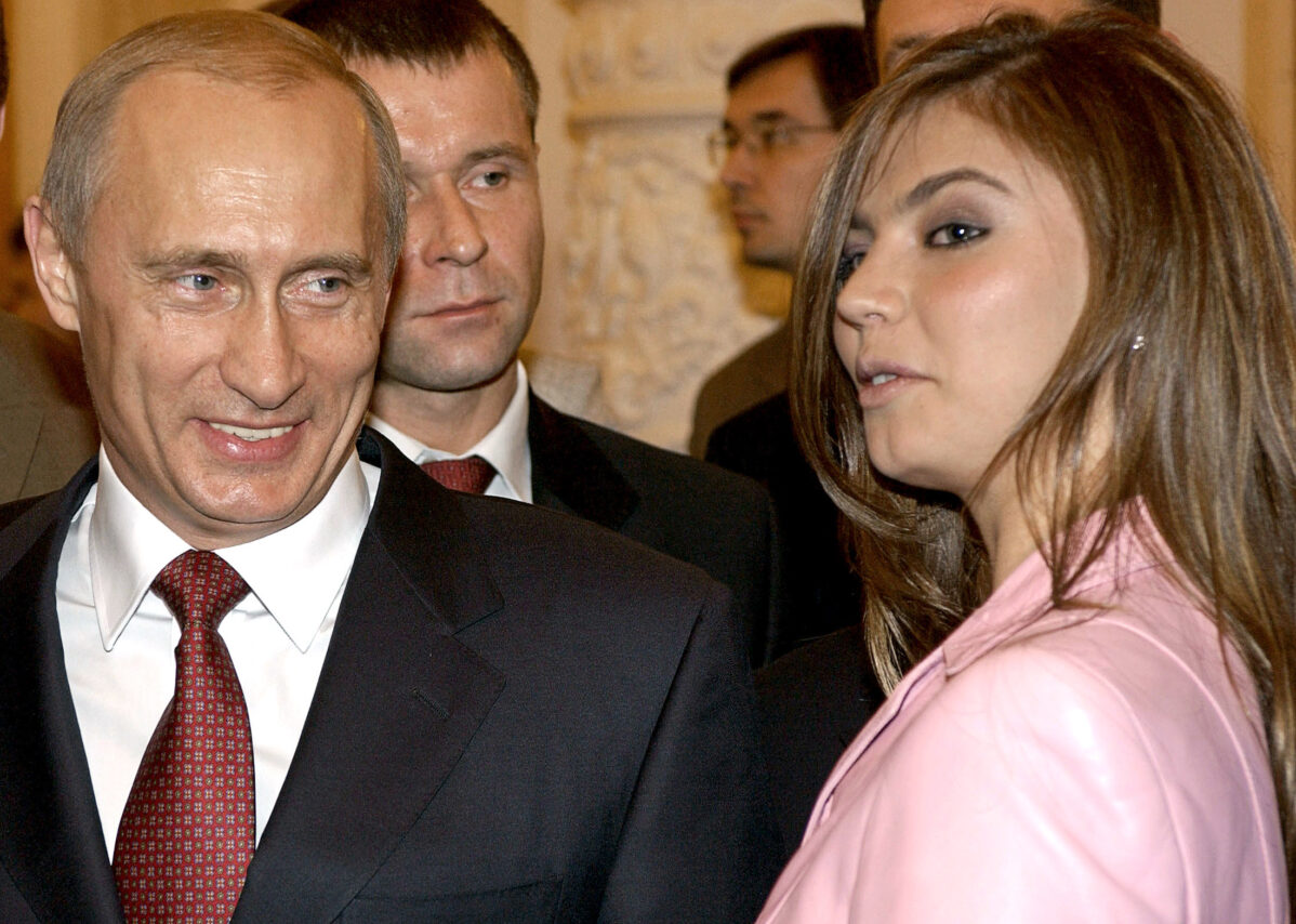 Владимир Путин c&nbsp;Алиной Кабаевой во&nbsp;время встречи с&nbsp;российской олимпийской сборной