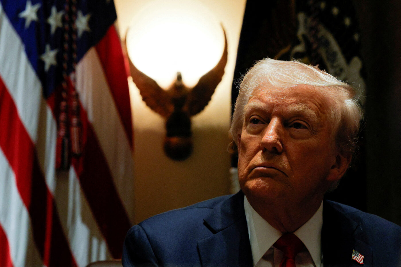 Президент США Дональд Трамп проводит первое заседание кабинета министров в&nbsp;Белом доме в&nbsp;Вашингтоне