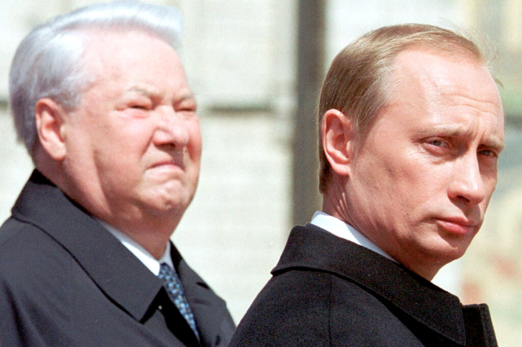 25 лет назад, 7 мая 2000 года Владимир Путин впервые принял присягу как президент России<br />
