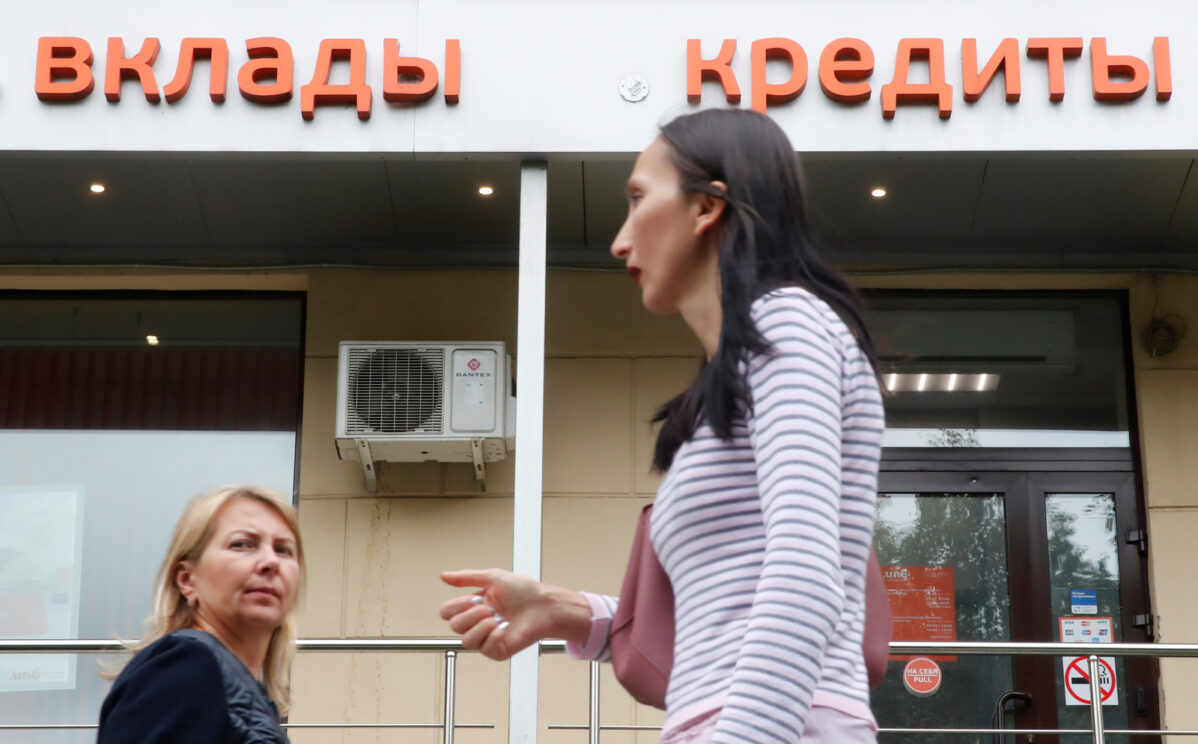 Власти обещают участникам вторжения в&nbsp;Украину списание кредитов. Как работает эта система?