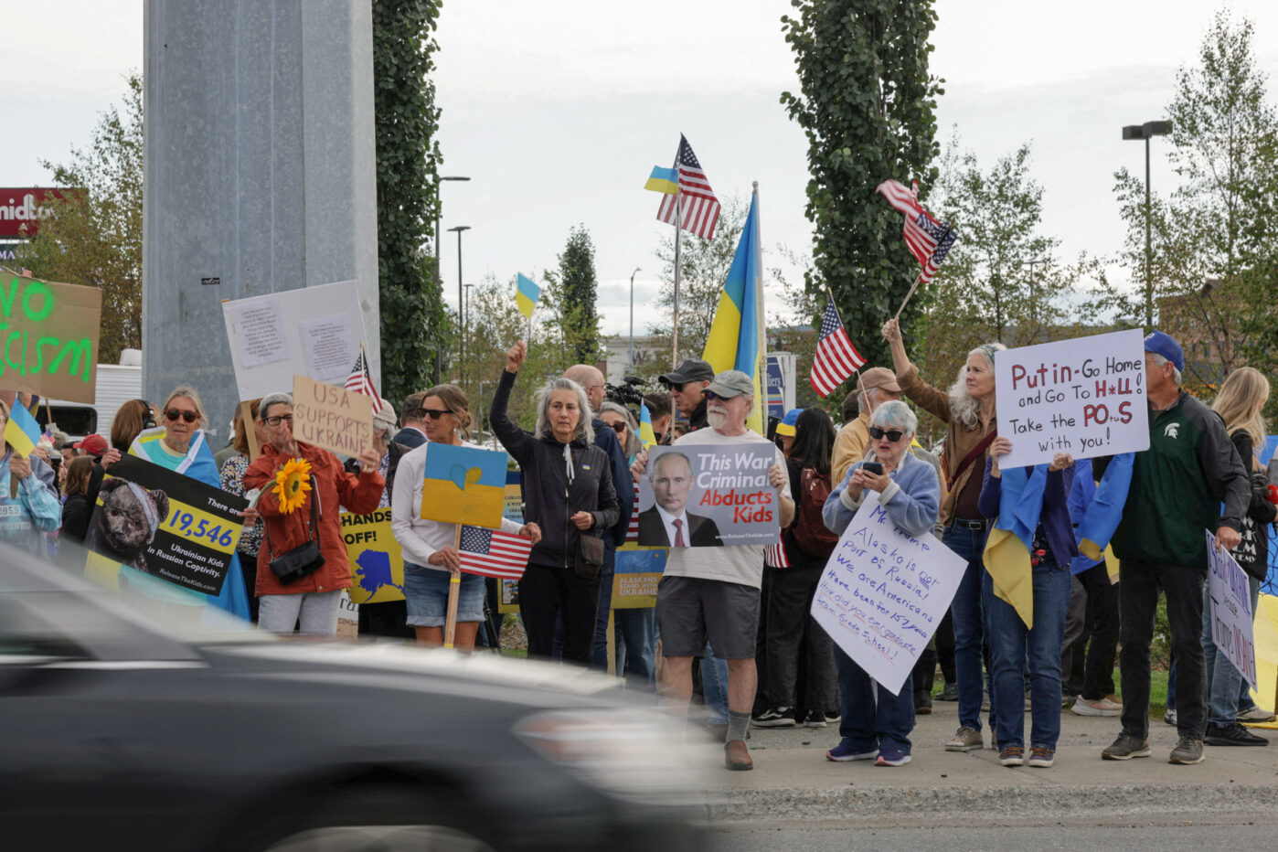 Акция протеста в&nbsp;знак солидарности с&nbsp;Украиной перед встречей Путина и&nbsp;Трампа в&nbsp;Анкоридже, Аляска