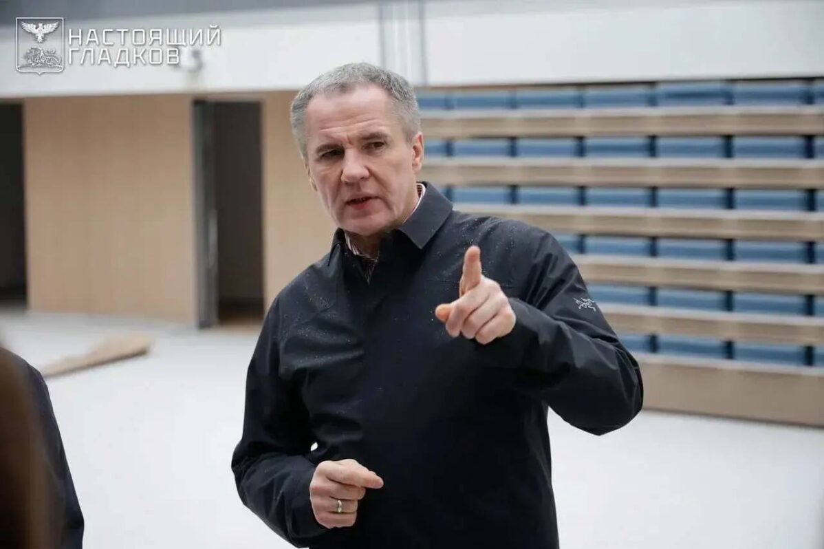 Бывший белгородский губернатор Вячеслав Гладков из&nbsp;ноунейма стал кем-то вроде «народного начальника» за&nbsp;счет регулярного прямого общения с&nbsp;гражданами